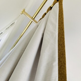 Double-Rideaux à pattes invisibles.