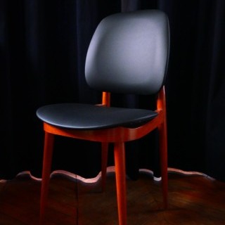 Restauration de Deux Chaises de Cuisine Seventies