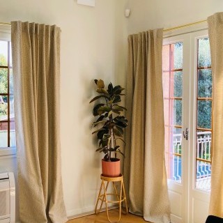 Double-Rideaux à pattes invisibles.