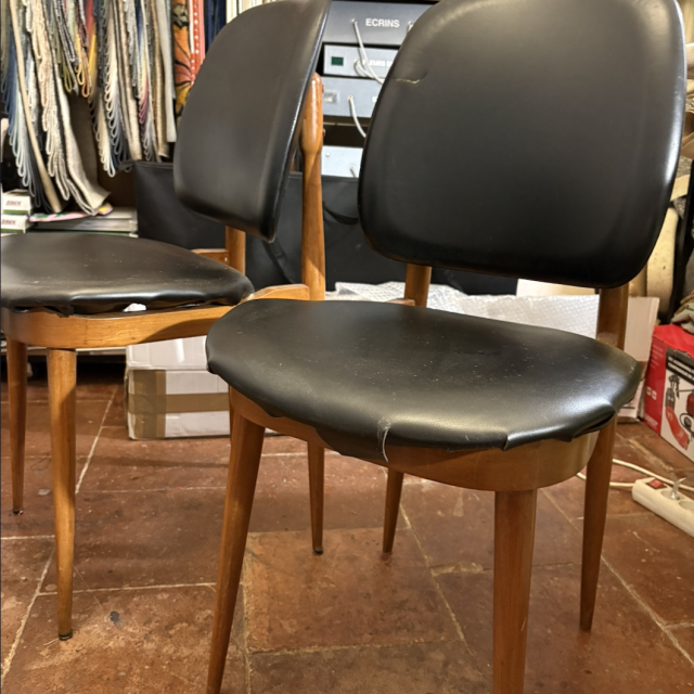 Restauration de Deux Chaises de Cuisine Seventies