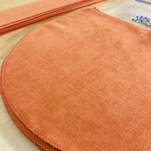 Série de 8 chaises gondoles de style Empire