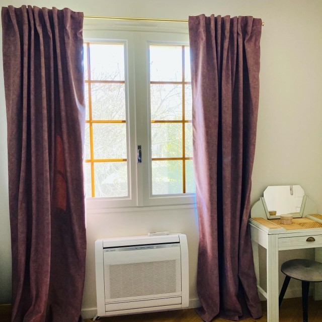 Double-Rideaux à pattes invisibles.