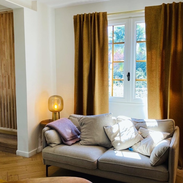 Double-Rideaux à pattes invisibles.