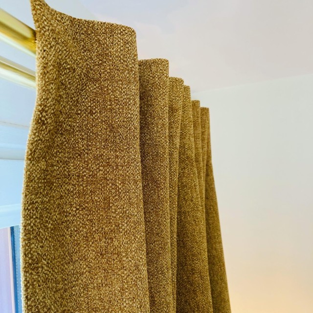 Double-Rideaux à pattes invisibles.