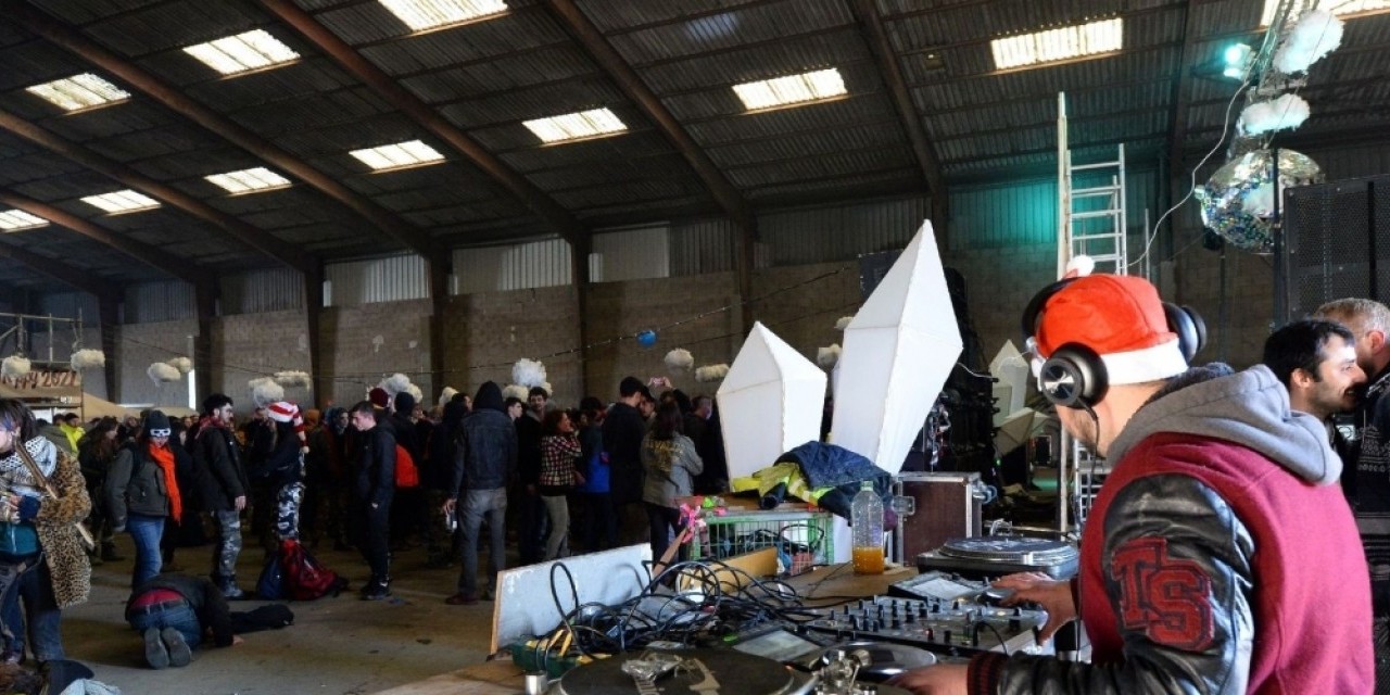 Une rave party du réveillon qui fait du bruit