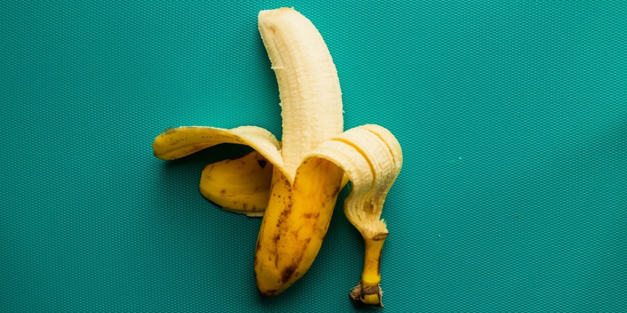 Des peaux de bananes devant les yeux : une réalité altérée