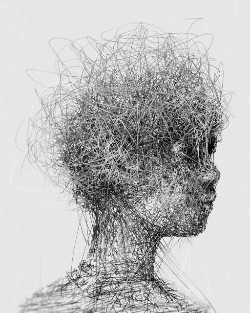 Et si imaginer le pire vous faisait du bien ? Ce que la psychologie et la sophrologie disent de la pensée négative